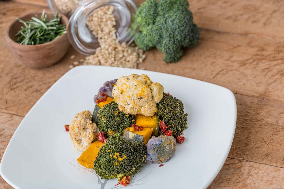 Pavlova med rabarbercurd och honungsrostade hasselnötter